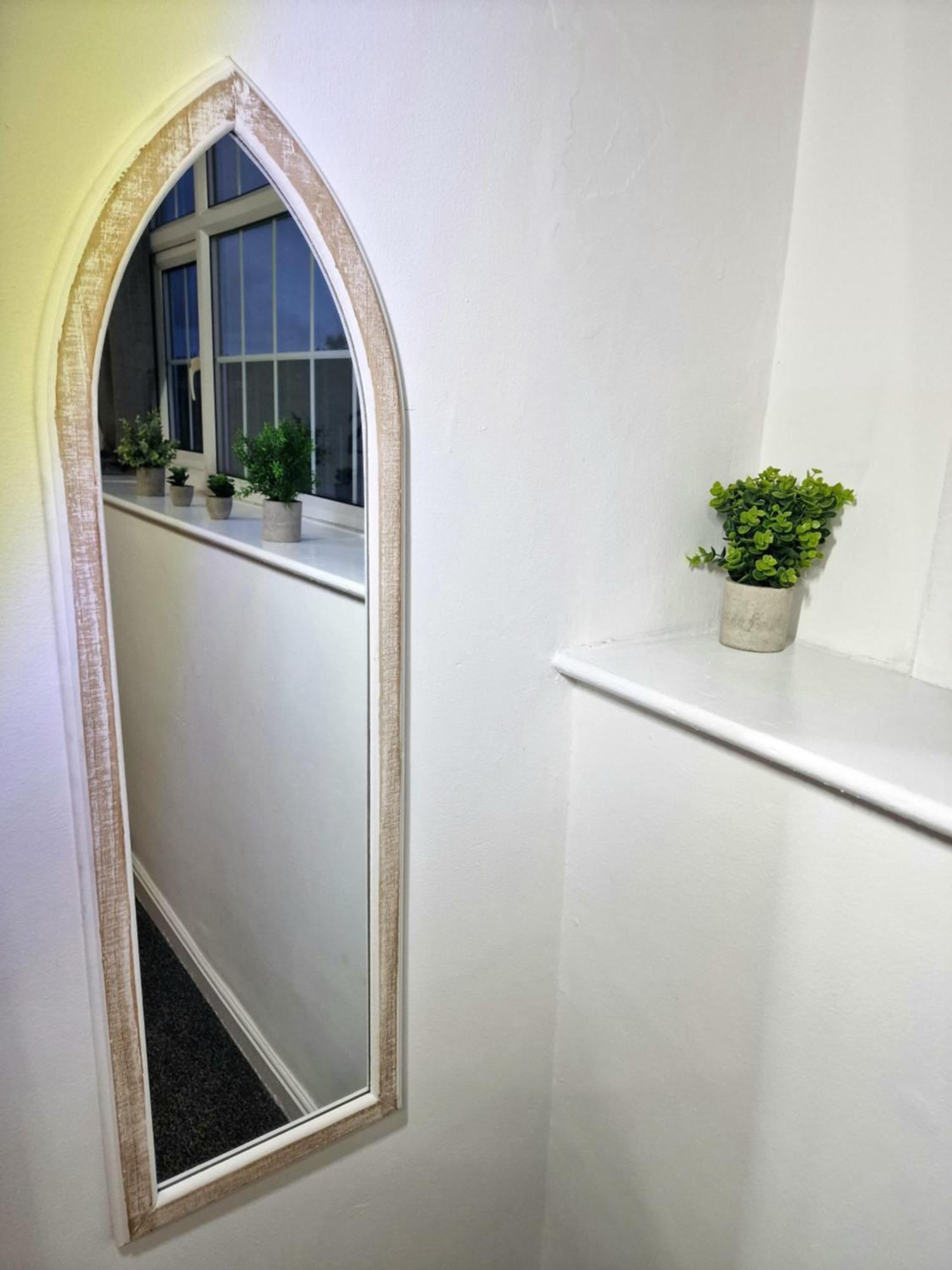 Stylish 4 Double Bedroom House In Bradford, Views Of Hillside And Parking Shipley  Exterior photo